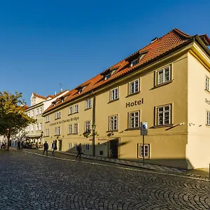 Otel Archibald At The Charles Bridge Prag